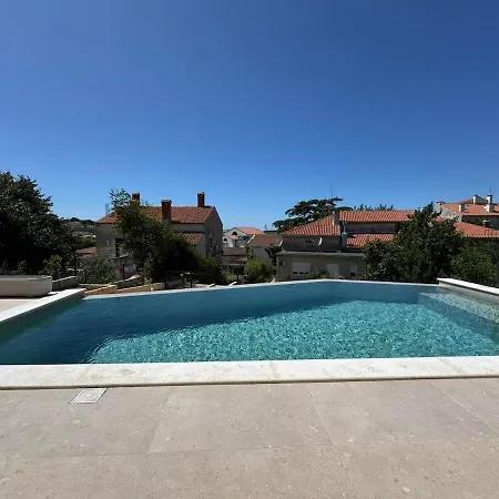 Matrix, Center, Pool * بولا