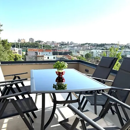 Matrix, Center, Pool וילה פולה