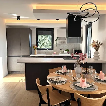 Matrix, Center, Pool بولا