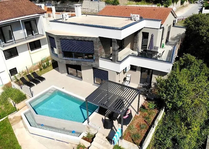 Matrix, Center, Pool Пула