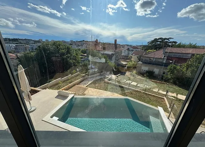 Matrix, Center, Pool