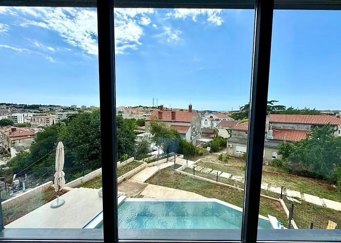 Matrix, Center, Pool Вилла Пула