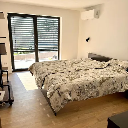 Matrix, Center, Pool Vila