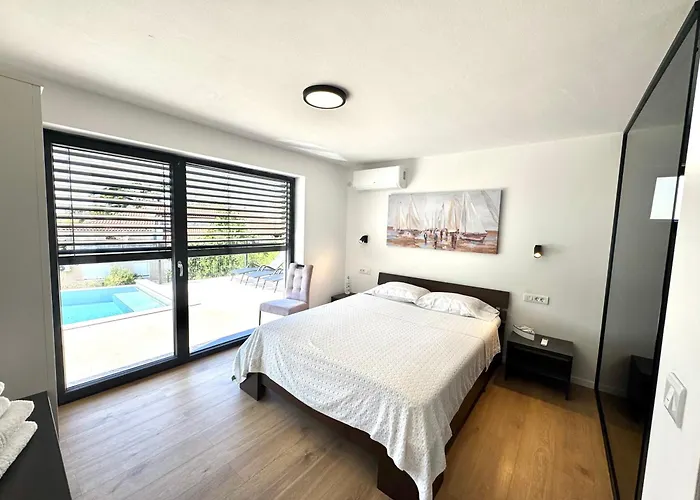 Matrix, Center, Pool Villa Pula